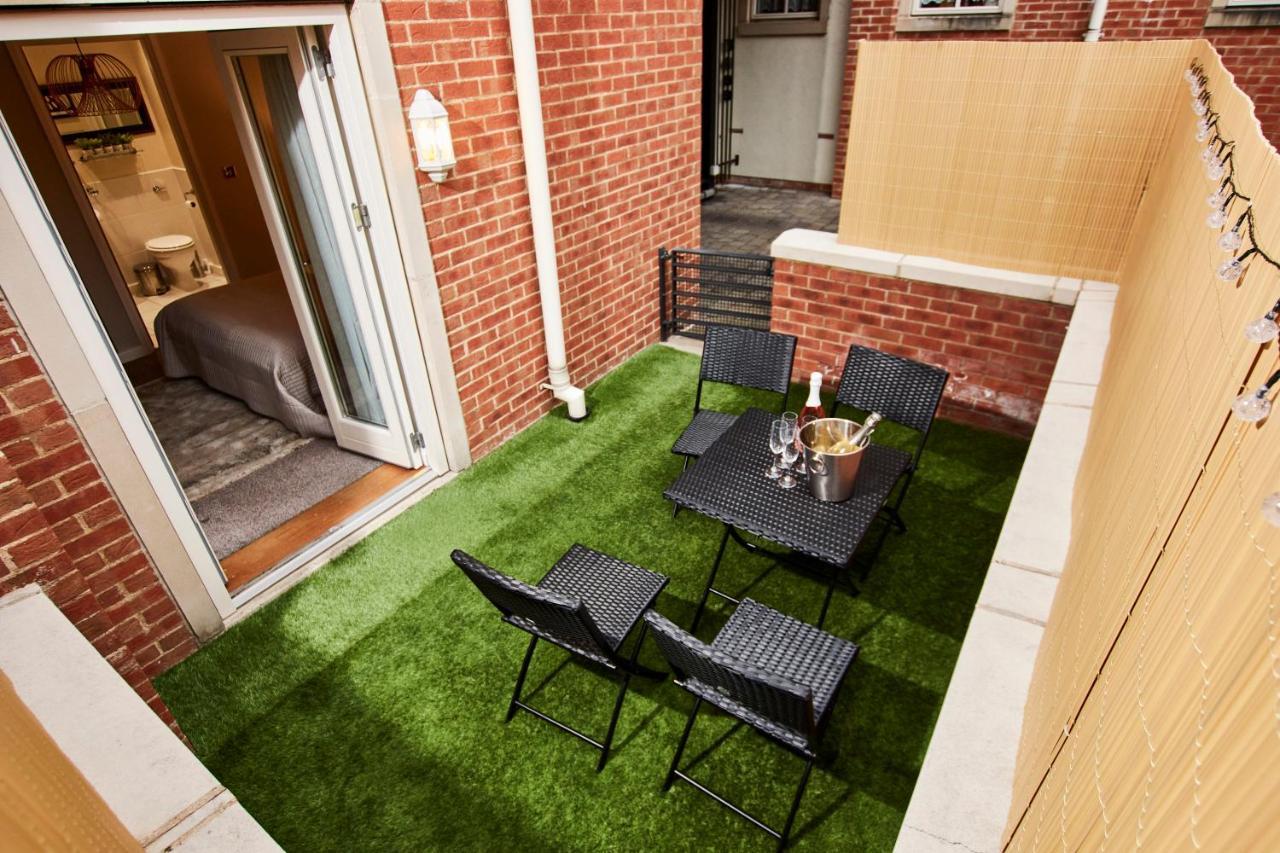 Vikings Apartment With Private Parking & Terrace York Exterior photo